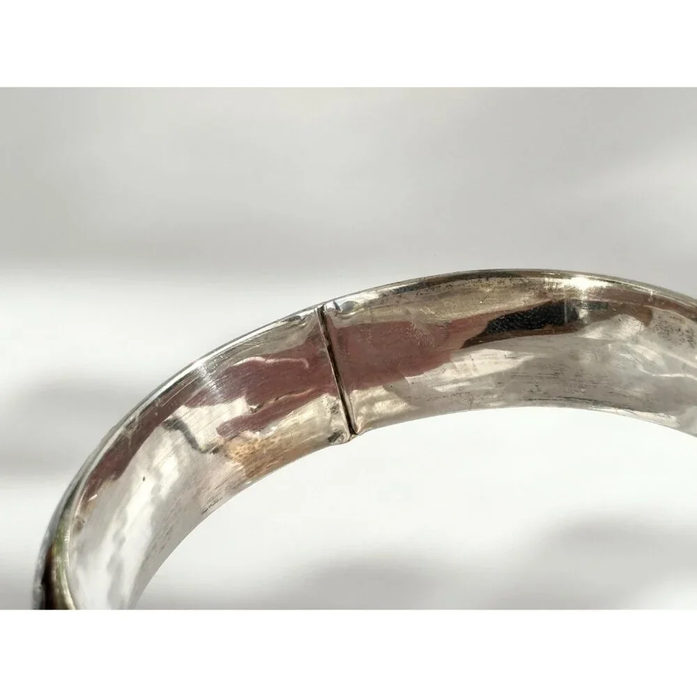 Siam Sterling Silver 925 Hand Carved Hinged Enclosure Vintage Bangle Bracelet - Picture 6 of 16